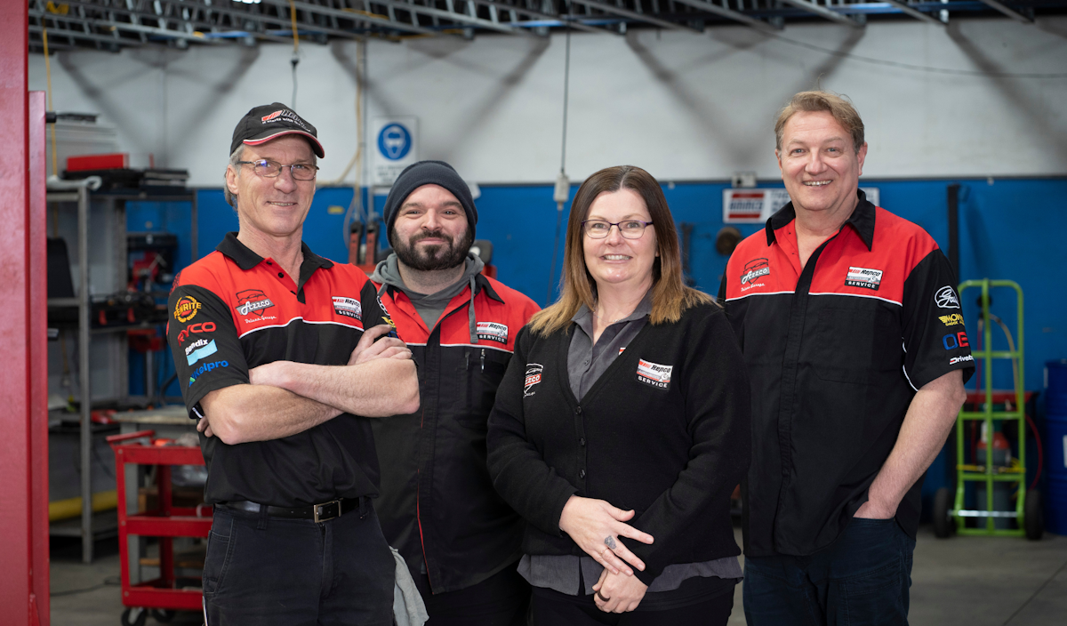 Azzco Deluxe Garage Car Service in Hoppers Crossing